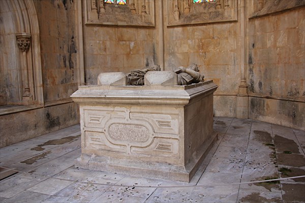 198-Саркофаг короля Дуарте I и его жены, Элеоноры Арагонскои